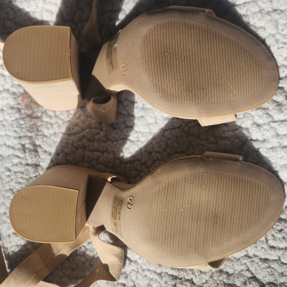 Women's Lulu's Suede Lace Up Heels Size 8 - Picture 2 of 7
